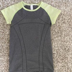 ivivva fly tech tee size 14